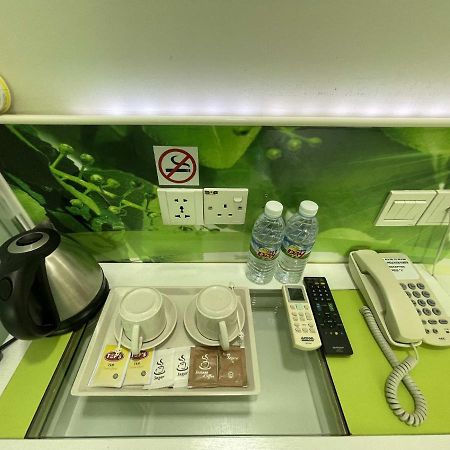Green Apple Boutique Hotel Кота-Кинабалу Экстерьер фото