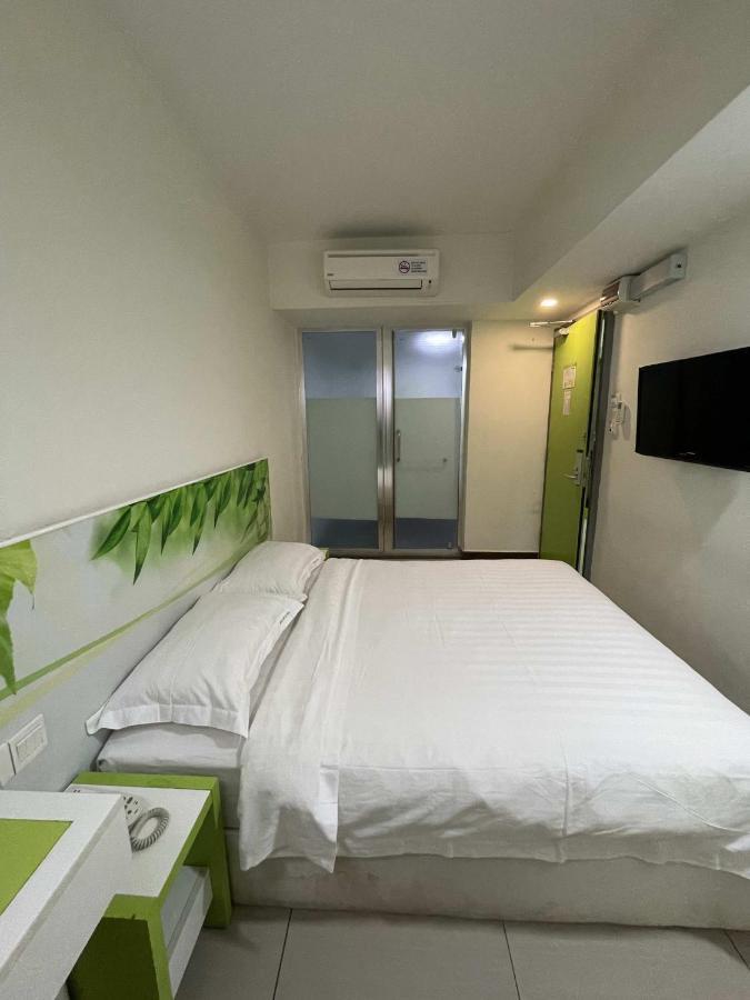 Green Apple Boutique Hotel Кота-Кинабалу Экстерьер фото
