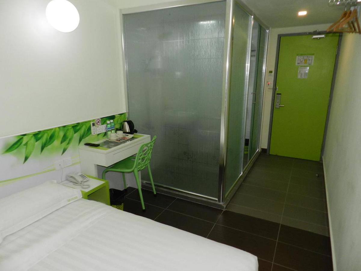 Green Apple Boutique Hotel Кота-Кинабалу Экстерьер фото