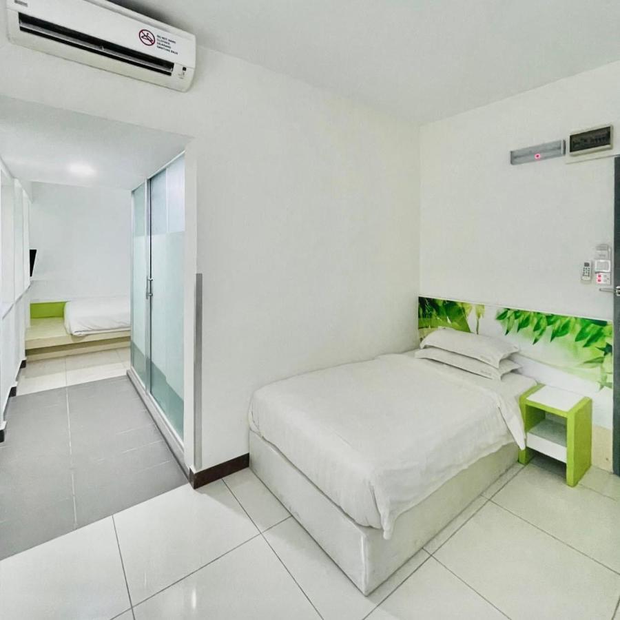 Green Apple Boutique Hotel Кота-Кинабалу Экстерьер фото