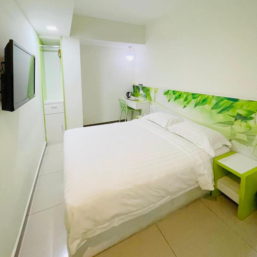 Green Apple Boutique Hotel Кота-Кинабалу Экстерьер фото