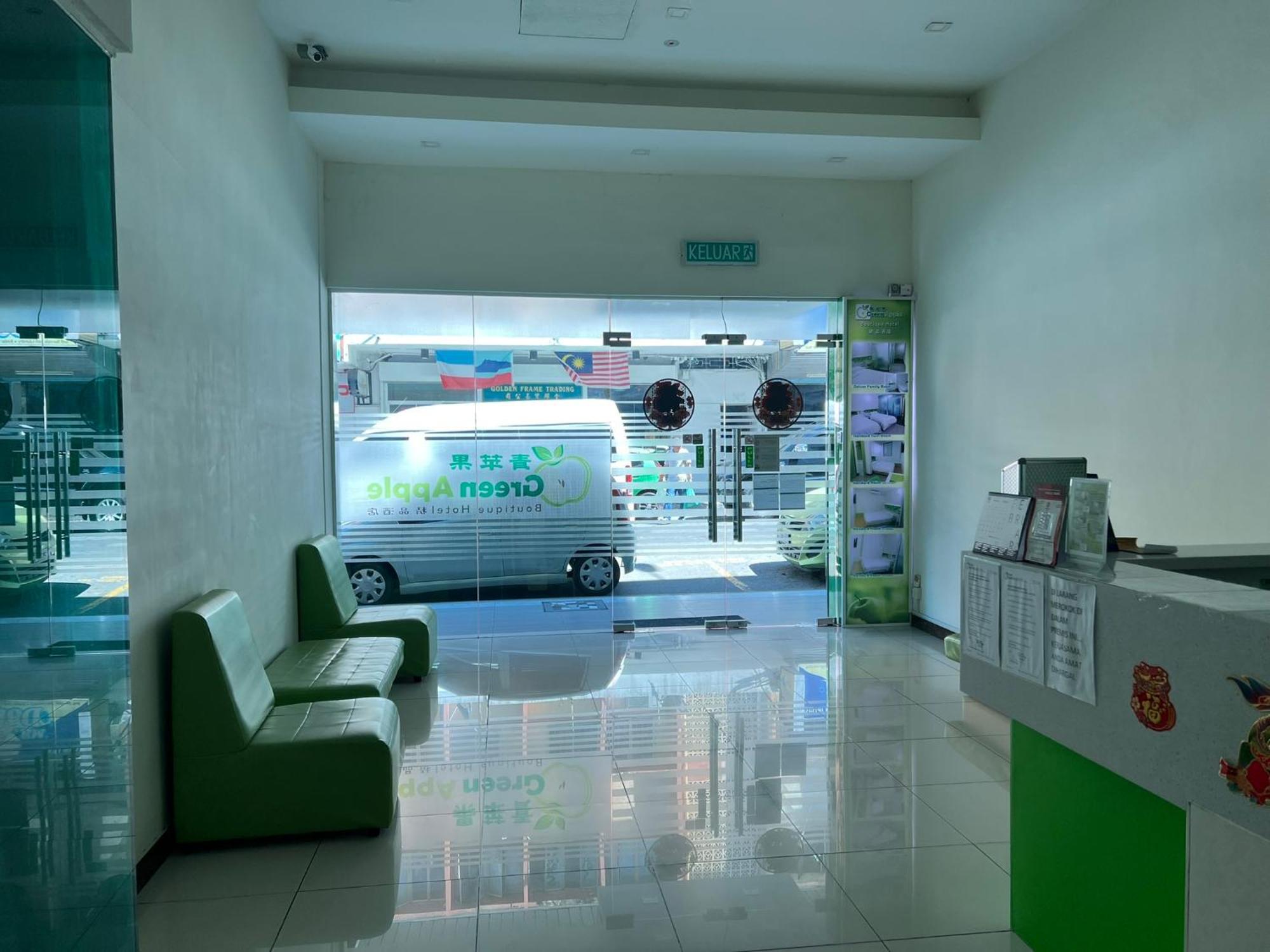 Green Apple Boutique Hotel Кота-Кинабалу Экстерьер фото