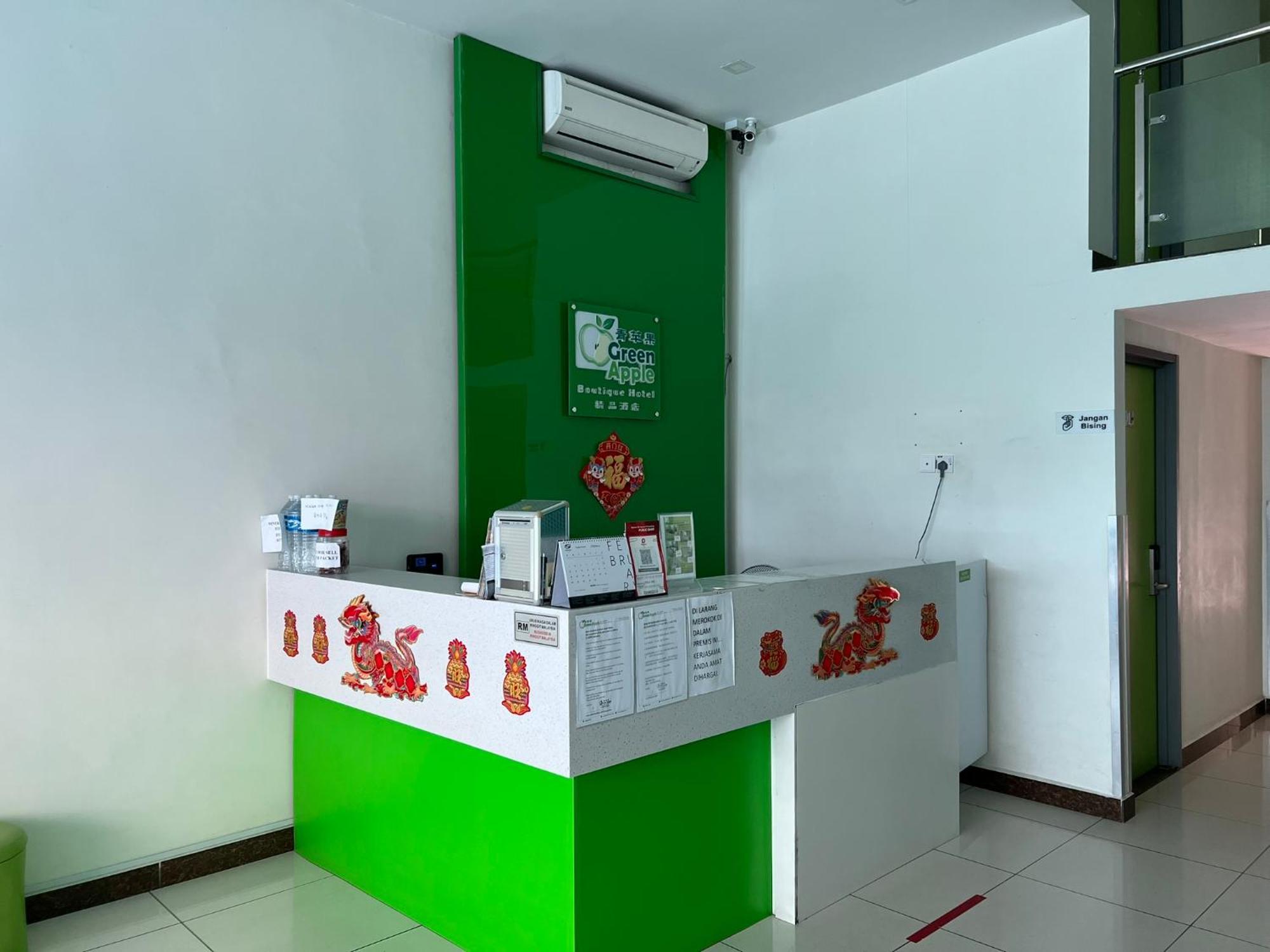 Green Apple Boutique Hotel Кота-Кинабалу Экстерьер фото